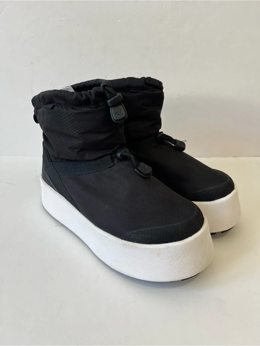 Baffin Tornio Black Puffer Waterproof Platform Boots Women's Size 9